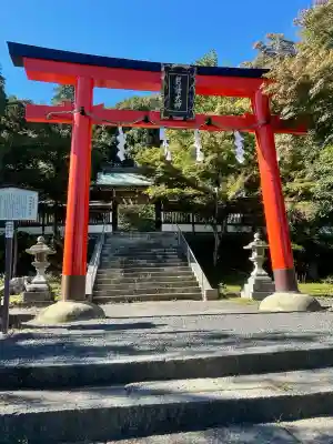 月読神社（松尾大社摂社）の{uncategorized: "未分類", other: "その他", undefined: "問題あり", building: "その他建物", grave: "お墓", sacred_gate: "鳥居", guardian: "狛犬", statue: "像", buddha: "仏像", history: "歴史", nature: "自然", garden: "庭園", animal: "動物", pagoda: "塔", temizu: "手水舎", mountain_gate: "山門・神門", sanctuary: "本殿・本堂", subordinate: "末社・摂社", art: "芸術", scenery: "景色", jizo: "地蔵", ema: "絵馬", goshuin: "御朱印", omikuji: "おみくじ", items: "授与品その他", amulet: "お守り", goshuincho: "御朱印帳", eats: "食事", festival: "お祭り", votive_dance: "神楽", shichigosan: "七五三参", wedding: "結婚式", experience: "体験その他", initially: "初詣", around: "周辺", anti_infection: "感染症対策"}