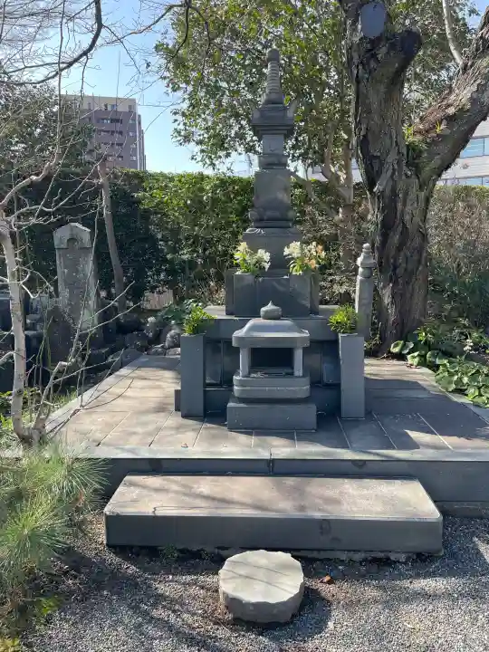 蓮光寺の{uncategorized: "未分類", other: "その他", undefined: "問題あり", building: "その他建物", grave: "お墓", sacred_gate: "鳥居", guardian: "狛犬", statue: "像", buddha: "仏像", history: "歴史", nature: "自然", garden: "庭園", animal: "動物", pagoda: "塔", temizu: "手水舎", mountain_gate: "山門・神門", sanctuary: "本殿・本堂", subordinate: "末社・摂社", art: "芸術", scenery: "景色", jizo: "地蔵", ema: "絵馬", goshuin: "御朱印", omikuji: "おみくじ", items: "授与品その他", amulet: "お守り", goshuincho: "御朱印帳", eats: "食事", festival: "お祭り", votive_dance: "神楽", shichigosan: "七五三参", wedding: "結婚式", experience: "体験その他", initially: "初詣", around: "周辺", anti_infection: "感染症対策"}