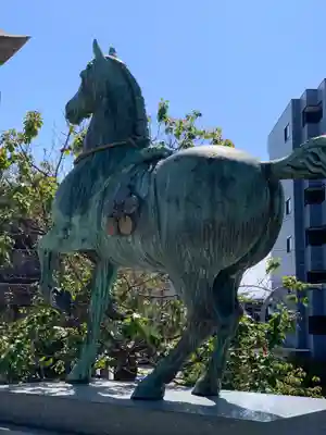 高岡関野神社の像