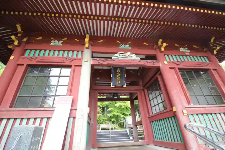 武蔵御嶽神社の山門・神門