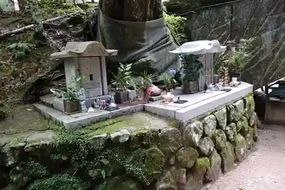 満願滝弁財天の末社・摂社