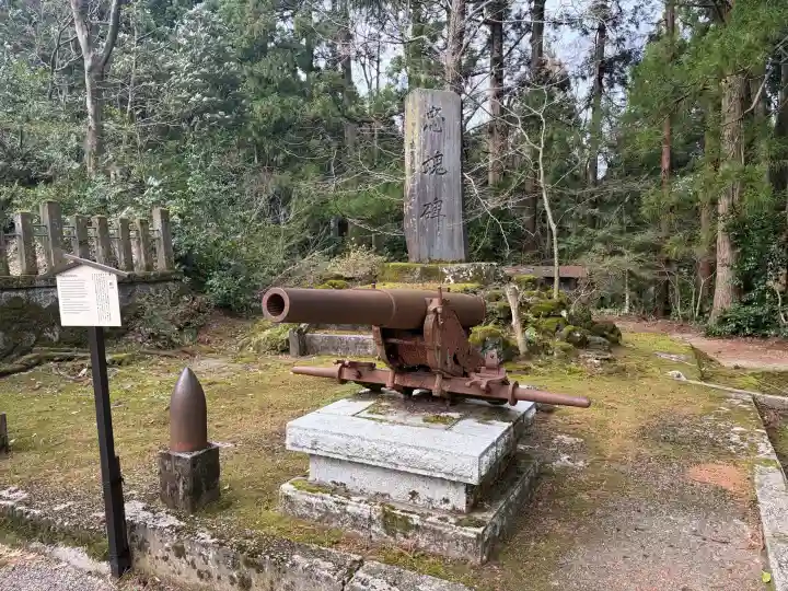 春日山神社の{uncategorized: "未分類", other: "その他", undefined: "問題あり", building: "その他建物", grave: "お墓", sacred_gate: "鳥居", guardian: "狛犬", statue: "像", buddha: "仏像", history: "歴史", nature: "自然", garden: "庭園", animal: "動物", pagoda: "塔", temizu: "手水舎", mountain_gate: "山門・神門", sanctuary: "本殿・本堂", subordinate: "末社・摂社", art: "芸術", scenery: "景色", jizo: "地蔵", ema: "絵馬", goshuin: "御朱印", omikuji: "おみくじ", items: "授与品その他", amulet: "お守り", goshuincho: "御朱印帳", eats: "食事", festival: "お祭り", votive_dance: "神楽", shichigosan: "七五三参", wedding: "結婚式", experience: "体験その他", initially: "初詣", around: "周辺", anti_infection: "感染症対策"}