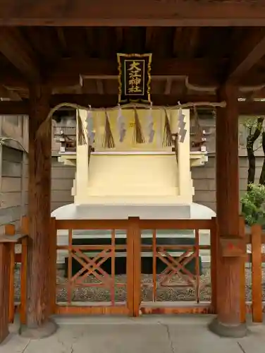 坐摩神社の{uncategorized: "未分類", other: "その他", undefined: "問題あり", building: "その他建物", grave: "お墓", sacred_gate: "鳥居", guardian: "狛犬", statue: "像", buddha: "仏像", history: "歴史", nature: "自然", garden: "庭園", animal: "動物", pagoda: "塔", temizu: "手水舎", mountain_gate: "山門・神門", sanctuary: "本殿・本堂", subordinate: "末社・摂社", art: "芸術", scenery: "景色", jizo: "地蔵", ema: "絵馬", goshuin: "御朱印", omikuji: "おみくじ", items: "授与品その他", amulet: "お守り", goshuincho: "御朱印帳", eats: "食事", festival: "お祭り", votive_dance: "神楽", shichigosan: "七五三参", wedding: "結婚式", experience: "体験その他", initially: "初詣", around: "周辺", anti_infection: "感染症対策"}