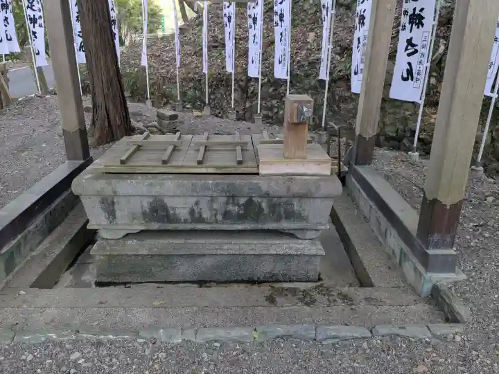 宇治神社の{uncategorized: "未分類", other: "その他", undefined: "問題あり", building: "その他建物", grave: "お墓", sacred_gate: "鳥居", guardian: "狛犬", statue: "像", buddha: "仏像", history: "歴史", nature: "自然", garden: "庭園", animal: "動物", pagoda: "塔", temizu: "手水舎", mountain_gate: "山門・神門", sanctuary: "本殿・本堂", subordinate: "末社・摂社", art: "芸術", scenery: "景色", jizo: "地蔵", ema: "絵馬", goshuin: "御朱印", omikuji: "おみくじ", items: "授与品その他", amulet: "お守り", goshuincho: "御朱印帳", eats: "食事", festival: "お祭り", votive_dance: "神楽", shichigosan: "七五三参", wedding: "結婚式", experience: "体験その他", initially: "初詣", around: "周辺", anti_infection: "感染症対策"}