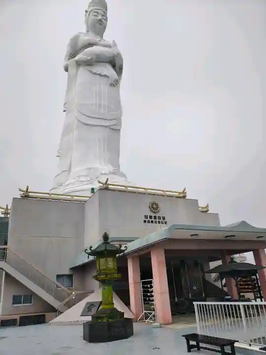 釜石大観音の{uncategorized: "未分類", other: "その他", undefined: "問題あり", building: "その他建物", grave: "お墓", sacred_gate: "鳥居", guardian: "狛犬", statue: "像", buddha: "仏像", history: "歴史", nature: "自然", garden: "庭園", animal: "動物", pagoda: "塔", temizu: "手水舎", mountain_gate: "山門・神門", sanctuary: "本殿・本堂", subordinate: "末社・摂社", art: "芸術", scenery: "景色", jizo: "地蔵", ema: "絵馬", goshuin: "御朱印", omikuji: "おみくじ", items: "授与品その他", amulet: "お守り", goshuincho: "御朱印帳", eats: "食事", festival: "お祭り", votive_dance: "神楽", shichigosan: "七五三参", wedding: "結婚式", experience: "体験その他", initially: "初詣", around: "周辺", anti_infection: "感染症対策"}