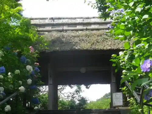 東慶寺の山門