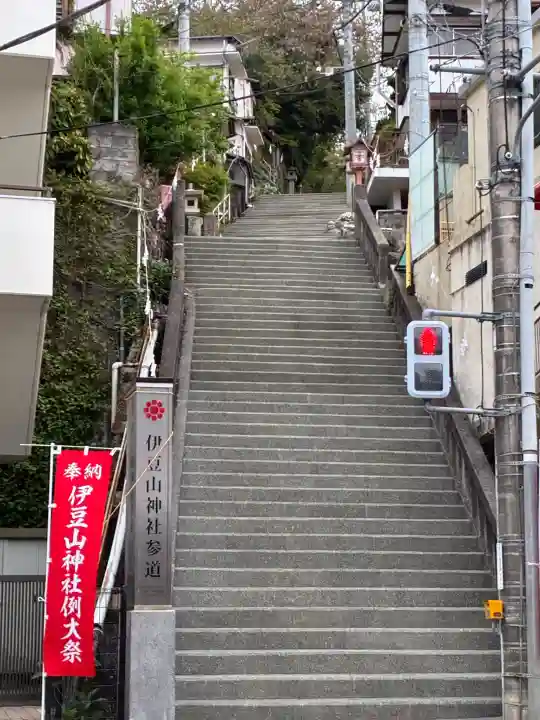 伊豆山神社の{uncategorized: "未分類", other: "その他", undefined: "問題あり", building: "その他建物", grave: "お墓", sacred_gate: "鳥居", guardian: "狛犬", statue: "像", buddha: "仏像", history: "歴史", nature: "自然", garden: "庭園", animal: "動物", pagoda: "塔", temizu: "手水舎", mountain_gate: "山門・神門", sanctuary: "本殿・本堂", subordinate: "末社・摂社", art: "芸術", scenery: "景色", jizo: "地蔵", ema: "絵馬", goshuin: "御朱印", omikuji: "おみくじ", items: "授与品その他", amulet: "お守り", goshuincho: "御朱印帳", eats: "食事", festival: "お祭り", votive_dance: "神楽", shichigosan: "七五三参", wedding: "結婚式", experience: "体験その他", initially: "初詣", around: "周辺", anti_infection: "感染症対策"}