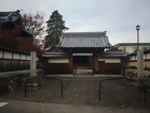 天然寺の山門