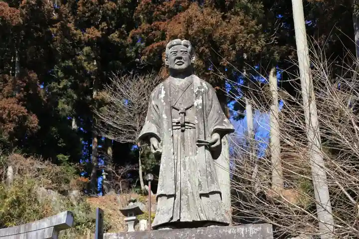 王子八幡神社の像