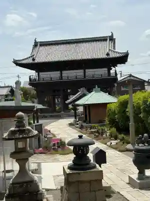 新善光寺の{uncategorized: "未分類", other: "その他", undefined: "問題あり", building: "その他建物", grave: "お墓", sacred_gate: "鳥居", guardian: "狛犬", statue: "像", buddha: "仏像", history: "歴史", nature: "自然", garden: "庭園", animal: "動物", pagoda: "塔", temizu: "手水舎", mountain_gate: "山門・神門", sanctuary: "本殿・本堂", subordinate: "末社・摂社", art: "芸術", scenery: "景色", jizo: "地蔵", ema: "絵馬", goshuin: "御朱印", omikuji: "おみくじ", items: "授与品その他", amulet: "お守り", goshuincho: "御朱印帳", eats: "食事", festival: "お祭り", votive_dance: "神楽", shichigosan: "七五三参", wedding: "結婚式", experience: "体験その他", initially: "初詣", around: "周辺", anti_infection: "感染症対策"}