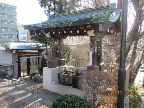田端八幡神社の手水舎