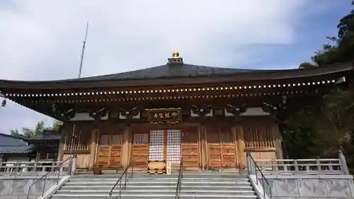 御誕生寺（猫寺）の本殿・本堂