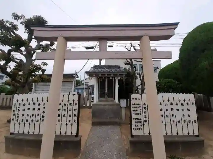 小松神社の{uncategorized: "未分類", other: "その他", undefined: "問題あり", building: "その他建物", grave: "お墓", sacred_gate: "鳥居", guardian: "狛犬", statue: "像", buddha: "仏像", history: "歴史", nature: "自然", garden: "庭園", animal: "動物", pagoda: "塔", temizu: "手水舎", mountain_gate: "山門・神門", sanctuary: "本殿・本堂", subordinate: "末社・摂社", art: "芸術", scenery: "景色", jizo: "地蔵", ema: "絵馬", goshuin: "御朱印", omikuji: "おみくじ", items: "授与品その他", amulet: "お守り", goshuincho: "御朱印帳", eats: "食事", festival: "お祭り", votive_dance: "神楽", shichigosan: "七五三参", wedding: "結婚式", experience: "体験その他", initially: "初詣", around: "周辺", anti_infection: "感染症対策"}
