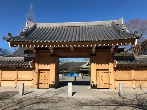 西新井大師総持寺の山門