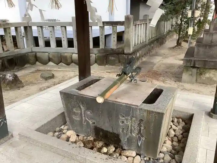 堤治神社の手水舎