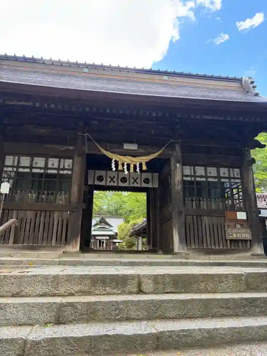 二本松神社の{uncategorized: "未分類", other: "その他", undefined: "問題あり", building: "その他建物", grave: "お墓", sacred_gate: "鳥居", guardian: "狛犬", statue: "像", buddha: "仏像", history: "歴史", nature: "自然", garden: "庭園", animal: "動物", pagoda: "塔", temizu: "手水舎", mountain_gate: "山門・神門", sanctuary: "本殿・本堂", subordinate: "末社・摂社", art: "芸術", scenery: "景色", jizo: "地蔵", ema: "絵馬", goshuin: "御朱印", omikuji: "おみくじ", items: "授与品その他", amulet: "お守り", goshuincho: "御朱印帳", eats: "食事", festival: "お祭り", votive_dance: "神楽", shichigosan: "七五三参", wedding: "結婚式", experience: "体験その他", initially: "初詣", around: "周辺", anti_infection: "感染症対策"}