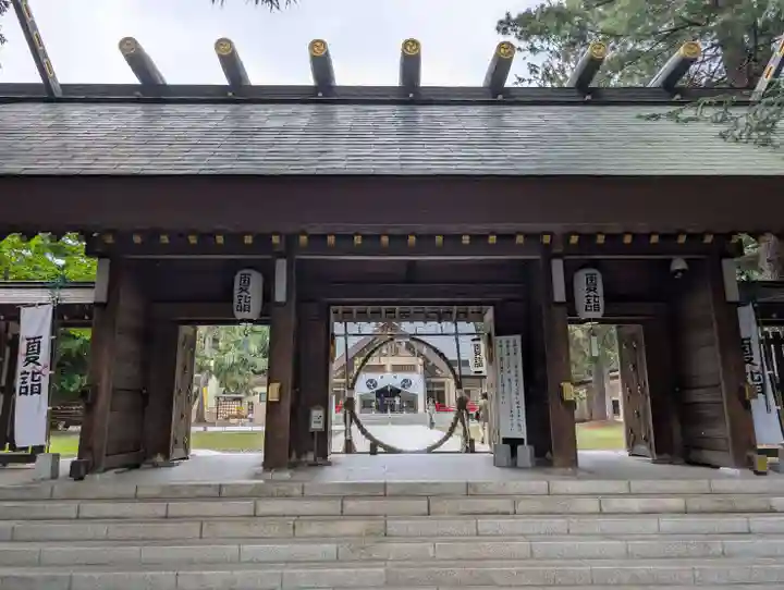 帯廣神社の山門・神門