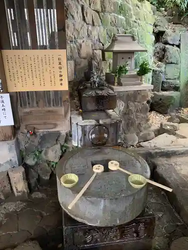 品川神社の手水舎