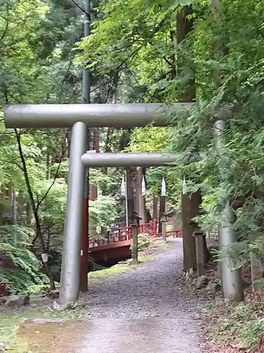 大嶽山那賀都神社の鳥居