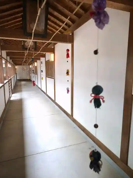 高忍日賣神社の{uncategorized: "未分類", other: "その他", undefined: "問題あり", building: "その他建物", grave: "お墓", sacred_gate: "鳥居", guardian: "狛犬", statue: "像", buddha: "仏像", history: "歴史", nature: "自然", garden: "庭園", animal: "動物", pagoda: "塔", temizu: "手水舎", mountain_gate: "山門・神門", sanctuary: "本殿・本堂", subordinate: "末社・摂社", art: "芸術", scenery: "景色", jizo: "地蔵", ema: "絵馬", goshuin: "御朱印", omikuji: "おみくじ", items: "授与品その他", amulet: "お守り", goshuincho: "御朱印帳", eats: "食事", festival: "お祭り", votive_dance: "神楽", shichigosan: "七五三参", wedding: "結婚式", experience: "体験その他", initially: "初詣", around: "周辺", anti_infection: "感染症対策"}