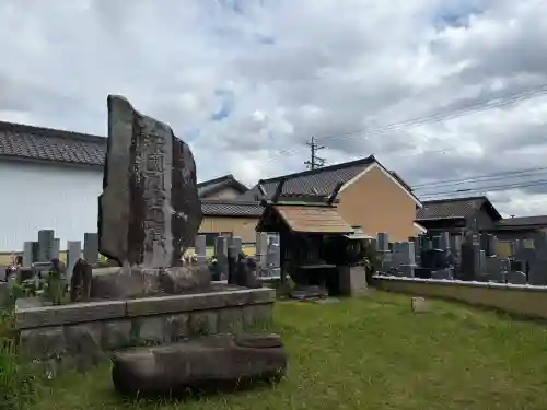 長光寺の{uncategorized: "未分類", other: "その他", undefined: "問題あり", building: "その他建物", grave: "お墓", sacred_gate: "鳥居", guardian: "狛犬", statue: "像", buddha: "仏像", history: "歴史", nature: "自然", garden: "庭園", animal: "動物", pagoda: "塔", temizu: "手水舎", mountain_gate: "山門・神門", sanctuary: "本殿・本堂", subordinate: "末社・摂社", art: "芸術", scenery: "景色", jizo: "地蔵", ema: "絵馬", goshuin: "御朱印", omikuji: "おみくじ", items: "授与品その他", amulet: "お守り", goshuincho: "御朱印帳", eats: "食事", festival: "お祭り", votive_dance: "神楽", shichigosan: "七五三参", wedding: "結婚式", experience: "体験その他", initially: "初詣", around: "周辺", anti_infection: "感染症対策"}