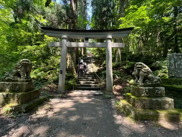 十和田神社の{uncategorized: "未分類", other: "その他", undefined: "問題あり", building: "その他建物", grave: "お墓", sacred_gate: "鳥居", guardian: "狛犬", statue: "像", buddha: "仏像", history: "歴史", nature: "自然", garden: "庭園", animal: "動物", pagoda: "塔", temizu: "手水舎", mountain_gate: "山門・神門", sanctuary: "本殿・本堂", subordinate: "末社・摂社", art: "芸術", scenery: "景色", jizo: "地蔵", ema: "絵馬", goshuin: "御朱印", omikuji: "おみくじ", items: "授与品その他", amulet: "お守り", goshuincho: "御朱印帳", eats: "食事", festival: "お祭り", votive_dance: "神楽", shichigosan: "七五三参", wedding: "結婚式", experience: "体験その他", initially: "初詣", around: "周辺", anti_infection: "感染症対策"}