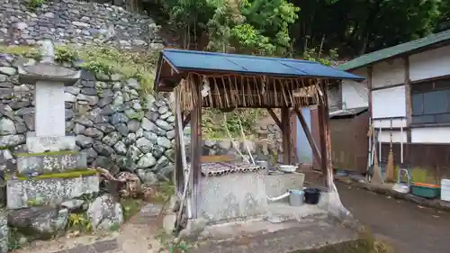 末刀岩上神社の手水舎