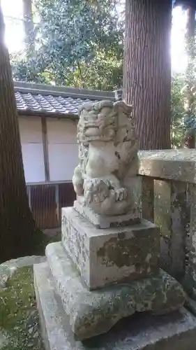 雨霜神社の狛犬