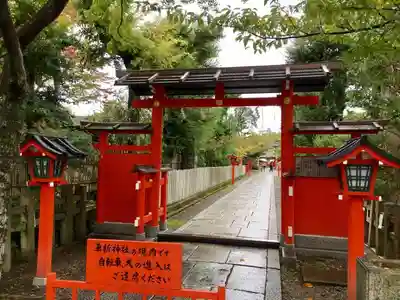 車折神社の山門・神門