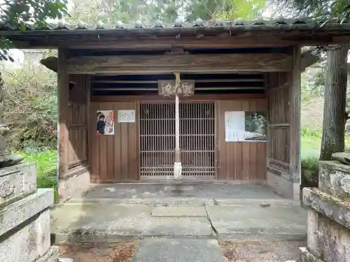 瀧之宮神社の{uncategorized: "未分類", other: "その他", undefined: "問題あり", building: "その他建物", grave: "お墓", sacred_gate: "鳥居", guardian: "狛犬", statue: "像", buddha: "仏像", history: "歴史", nature: "自然", garden: "庭園", animal: "動物", pagoda: "塔", temizu: "手水舎", mountain_gate: "山門・神門", sanctuary: "本殿・本堂", subordinate: "末社・摂社", art: "芸術", scenery: "景色", jizo: "地蔵", ema: "絵馬", goshuin: "御朱印", omikuji: "おみくじ", items: "授与品その他", amulet: "お守り", goshuincho: "御朱印帳", eats: "食事", festival: "お祭り", votive_dance: "神楽", shichigosan: "七五三参", wedding: "結婚式", experience: "体験その他", initially: "初詣", around: "周辺", anti_infection: "感染症対策"}