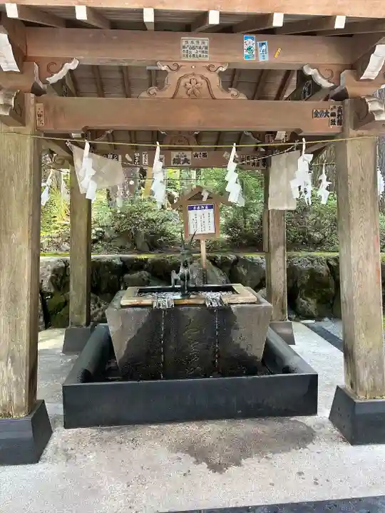 富士山東口本宮 冨士浅間神社の手水舎