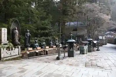 高野山金剛峯寺奥の院(和歌山県)