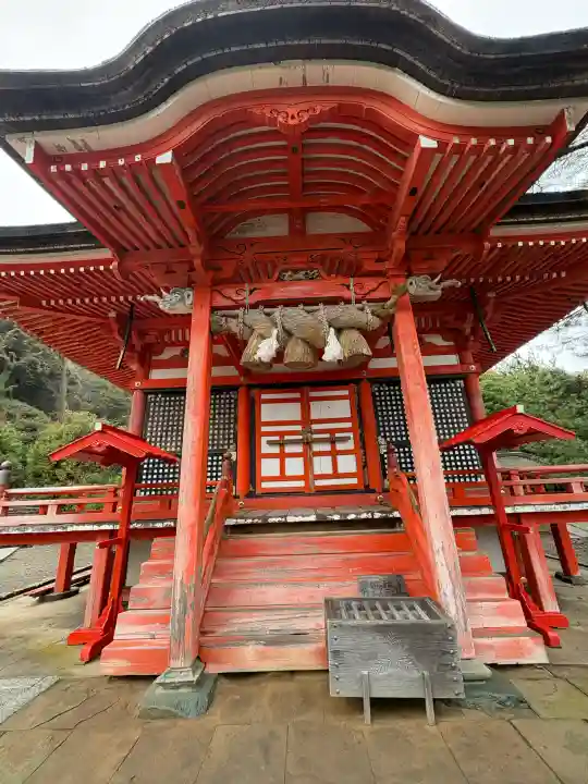 日御碕神社の{uncategorized: "未分類", other: "その他", undefined: "問題あり", building: "その他建物", grave: "お墓", sacred_gate: "鳥居", guardian: "狛犬", statue: "像", buddha: "仏像", history: "歴史", nature: "自然", garden: "庭園", animal: "動物", pagoda: "塔", temizu: "手水舎", mountain_gate: "山門・神門", sanctuary: "本殿・本堂", subordinate: "末社・摂社", art: "芸術", scenery: "景色", jizo: "地蔵", ema: "絵馬", goshuin: "御朱印", omikuji: "おみくじ", items: "授与品その他", amulet: "お守り", goshuincho: "御朱印帳", eats: "食事", festival: "お祭り", votive_dance: "神楽", shichigosan: "七五三参", wedding: "結婚式", experience: "体験その他", initially: "初詣", around: "周辺", anti_infection: "感染症対策"}