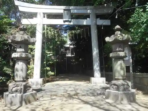 諏訪神社の鳥居