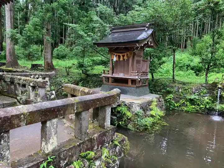 宇奈岐日女神社の末社・摂社