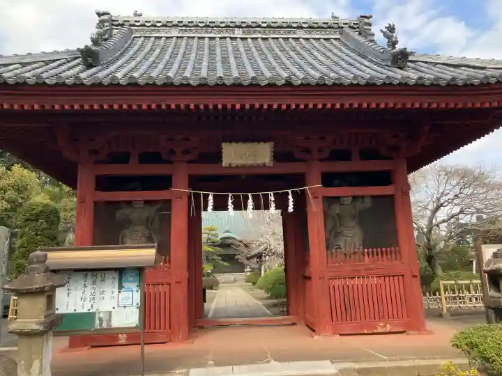 本興寺の{uncategorized: "未分類", other: "その他", undefined: "問題あり", building: "その他建物", grave: "お墓", sacred_gate: "鳥居", guardian: "狛犬", statue: "像", buddha: "仏像", history: "歴史", nature: "自然", garden: "庭園", animal: "動物", pagoda: "塔", temizu: "手水舎", mountain_gate: "山門・神門", sanctuary: "本殿・本堂", subordinate: "末社・摂社", art: "芸術", scenery: "景色", jizo: "地蔵", ema: "絵馬", goshuin: "御朱印", omikuji: "おみくじ", items: "授与品その他", amulet: "お守り", goshuincho: "御朱印帳", eats: "食事", festival: "お祭り", votive_dance: "神楽", shichigosan: "七五三参", wedding: "結婚式", experience: "体験その他", initially: "初詣", around: "周辺", anti_infection: "感染症対策"}
