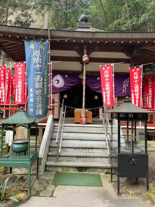 大本山七宝瀧寺の{uncategorized: "未分類", other: "その他", undefined: "問題あり", building: "その他建物", grave: "お墓", sacred_gate: "鳥居", guardian: "狛犬", statue: "像", buddha: "仏像", history: "歴史", nature: "自然", garden: "庭園", animal: "動物", pagoda: "塔", temizu: "手水舎", mountain_gate: "山門・神門", sanctuary: "本殿・本堂", subordinate: "末社・摂社", art: "芸術", scenery: "景色", jizo: "地蔵", ema: "絵馬", goshuin: "御朱印", omikuji: "おみくじ", items: "授与品その他", amulet: "お守り", goshuincho: "御朱印帳", eats: "食事", festival: "お祭り", votive_dance: "神楽", shichigosan: "七五三参", wedding: "結婚式", experience: "体験その他", initially: "初詣", around: "周辺", anti_infection: "感染症対策"}