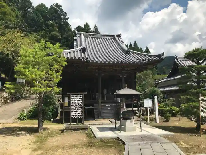 弥勒寺の本殿・本堂