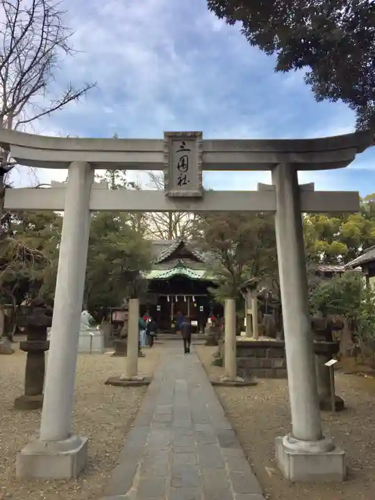 三囲神社の鳥居