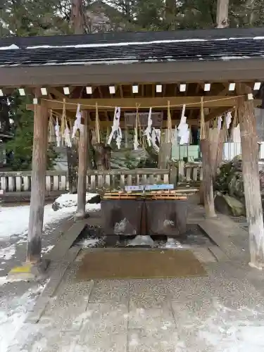 諏訪大社の{uncategorized: "未分類", other: "その他", undefined: "問題あり", building: "その他建物", grave: "お墓", sacred_gate: "鳥居", guardian: "狛犬", statue: "像", buddha: "仏像", history: "歴史", nature: "自然", garden: "庭園", animal: "動物", pagoda: "塔", temizu: "手水舎", mountain_gate: "山門・神門", sanctuary: "本殿・本堂", subordinate: "末社・摂社", art: "芸術", scenery: "景色", jizo: "地蔵", ema: "絵馬", goshuin: "御朱印", omikuji: "おみくじ", items: "授与品その他", amulet: "お守り", goshuincho: "御朱印帳", eats: "食事", festival: "お祭り", votive_dance: "神楽", shichigosan: "七五三参", wedding: "結婚式", experience: "体験その他", initially: "初詣", around: "周辺", anti_infection: "感染症対策"}