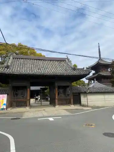 斑鳩寺の山門