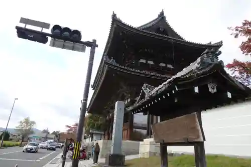 仁和寺の山門