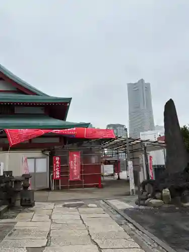 成田山横浜別院延命院の{uncategorized: "未分類", other: "その他", undefined: "問題あり", building: "その他建物", grave: "お墓", sacred_gate: "鳥居", guardian: "狛犬", statue: "像", buddha: "仏像", history: "歴史", nature: "自然", garden: "庭園", animal: "動物", pagoda: "塔", temizu: "手水舎", mountain_gate: "山門・神門", sanctuary: "本殿・本堂", subordinate: "末社・摂社", art: "芸術", scenery: "景色", jizo: "地蔵", ema: "絵馬", goshuin: "御朱印", omikuji: "おみくじ", items: "授与品その他", amulet: "お守り", goshuincho: "御朱印帳", eats: "食事", festival: "お祭り", votive_dance: "神楽", shichigosan: "七五三参", wedding: "結婚式", experience: "体験その他", initially: "初詣", around: "周辺", anti_infection: "感染症対策"}