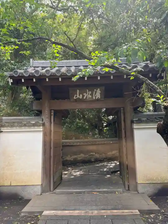 吉田寺の{uncategorized: "未分類", other: "その他", undefined: "問題あり", building: "その他建物", grave: "お墓", sacred_gate: "鳥居", guardian: "狛犬", statue: "像", buddha: "仏像", history: "歴史", nature: "自然", garden: "庭園", animal: "動物", pagoda: "塔", temizu: "手水舎", mountain_gate: "山門・神門", sanctuary: "本殿・本堂", subordinate: "末社・摂社", art: "芸術", scenery: "景色", jizo: "地蔵", ema: "絵馬", goshuin: "御朱印", omikuji: "おみくじ", items: "授与品その他", amulet: "お守り", goshuincho: "御朱印帳", eats: "食事", festival: "お祭り", votive_dance: "神楽", shichigosan: "七五三参", wedding: "結婚式", experience: "体験その他", initially: "初詣", around: "周辺", anti_infection: "感染症対策"}