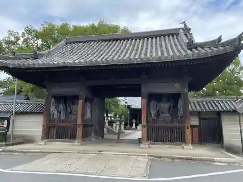 斑鳩寺の山門