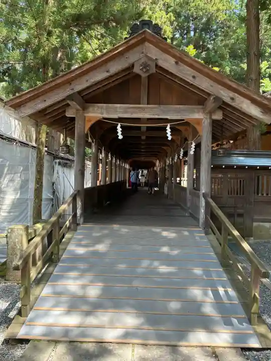 諏訪大社の{uncategorized: "未分類", other: "その他", undefined: "問題あり", building: "その他建物", grave: "お墓", sacred_gate: "鳥居", guardian: "狛犬", statue: "像", buddha: "仏像", history: "歴史", nature: "自然", garden: "庭園", animal: "動物", pagoda: "塔", temizu: "手水舎", mountain_gate: "山門・神門", sanctuary: "本殿・本堂", subordinate: "末社・摂社", art: "芸術", scenery: "景色", jizo: "地蔵", ema: "絵馬", goshuin: "御朱印", omikuji: "おみくじ", items: "授与品その他", amulet: "お守り", goshuincho: "御朱印帳", eats: "食事", festival: "お祭り", votive_dance: "神楽", shichigosan: "七五三参", wedding: "結婚式", experience: "体験その他", initially: "初詣", around: "周辺", anti_infection: "感染症対策"}