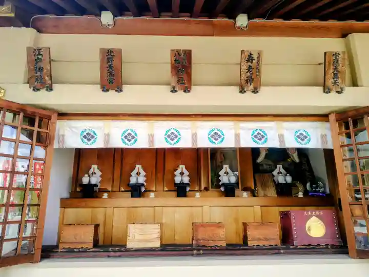 石濱神社の{uncategorized: "未分類", other: "その他", undefined: "問題あり", building: "その他建物", grave: "お墓", sacred_gate: "鳥居", guardian: "狛犬", statue: "像", buddha: "仏像", history: "歴史", nature: "自然", garden: "庭園", animal: "動物", pagoda: "塔", temizu: "手水舎", mountain_gate: "山門・神門", sanctuary: "本殿・本堂", subordinate: "末社・摂社", art: "芸術", scenery: "景色", jizo: "地蔵", ema: "絵馬", goshuin: "御朱印", omikuji: "おみくじ", items: "授与品その他", amulet: "お守り", goshuincho: "御朱印帳", eats: "食事", festival: "お祭り", votive_dance: "神楽", shichigosan: "七五三参", wedding: "結婚式", experience: "体験その他", initially: "初詣", around: "周辺", anti_infection: "感染症対策"}