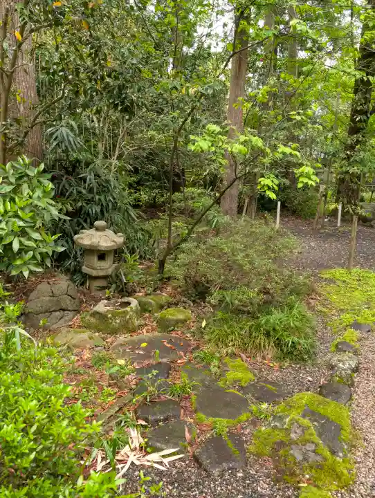 越中一宮 髙瀬神社の{uncategorized: "未分類", other: "その他", undefined: "問題あり", building: "その他建物", grave: "お墓", sacred_gate: "鳥居", guardian: "狛犬", statue: "像", buddha: "仏像", history: "歴史", nature: "自然", garden: "庭園", animal: "動物", pagoda: "塔", temizu: "手水舎", mountain_gate: "山門・神門", sanctuary: "本殿・本堂", subordinate: "末社・摂社", art: "芸術", scenery: "景色", jizo: "地蔵", ema: "絵馬", goshuin: "御朱印", omikuji: "おみくじ", items: "授与品その他", amulet: "お守り", goshuincho: "御朱印帳", eats: "食事", festival: "お祭り", votive_dance: "神楽", shichigosan: "七五三参", wedding: "結婚式", experience: "体験その他", initially: "初詣", around: "周辺", anti_infection: "感染症対策"}