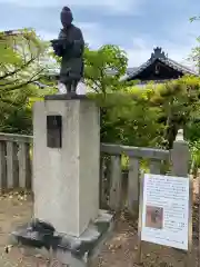 離宮八幡宮の像