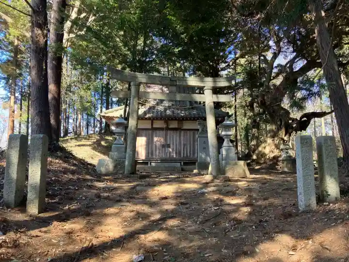 住吉四所神社の{uncategorized: "未分類", other: "その他", undefined: "問題あり", building: "その他建物", grave: "お墓", sacred_gate: "鳥居", guardian: "狛犬", statue: "像", buddha: "仏像", history: "歴史", nature: "自然", garden: "庭園", animal: "動物", pagoda: "塔", temizu: "手水舎", mountain_gate: "山門・神門", sanctuary: "本殿・本堂", subordinate: "末社・摂社", art: "芸術", scenery: "景色", jizo: "地蔵", ema: "絵馬", goshuin: "御朱印", omikuji: "おみくじ", items: "授与品その他", amulet: "お守り", goshuincho: "御朱印帳", eats: "食事", festival: "お祭り", votive_dance: "神楽", shichigosan: "七五三参", wedding: "結婚式", experience: "体験その他", initially: "初詣", around: "周辺", anti_infection: "感染症対策"}